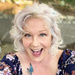 Meet your Posher, Lenora